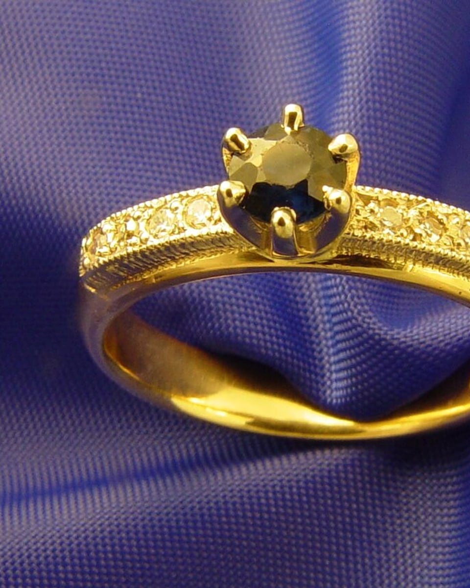 Anillo Solitario Clásico · Oro 18k